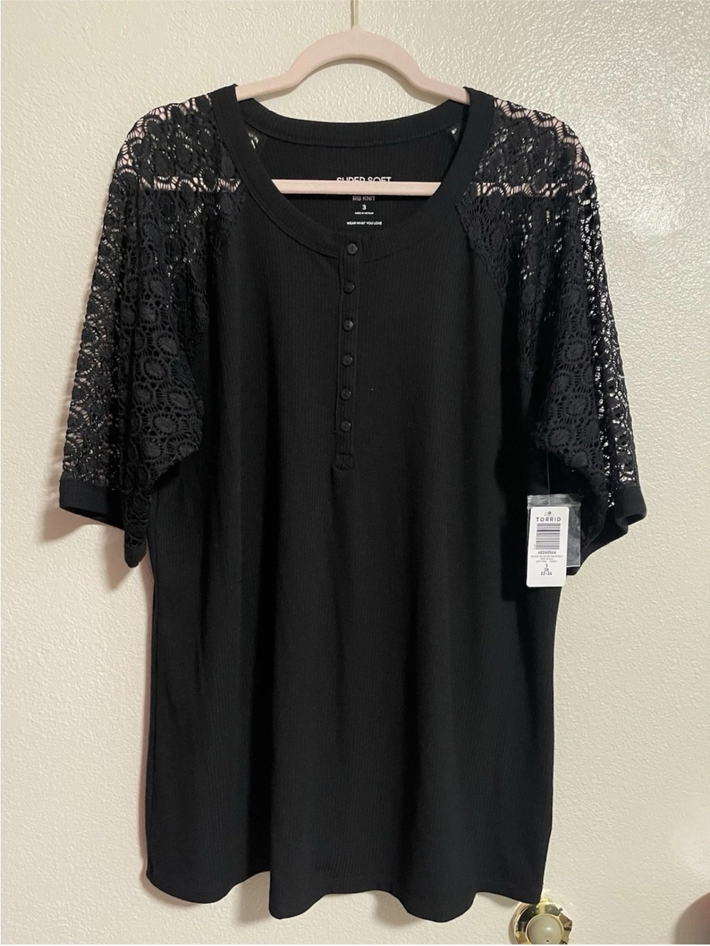 Torrid Super Soft Rib Tee Lace Raglan Black Plus Size 3X NWT